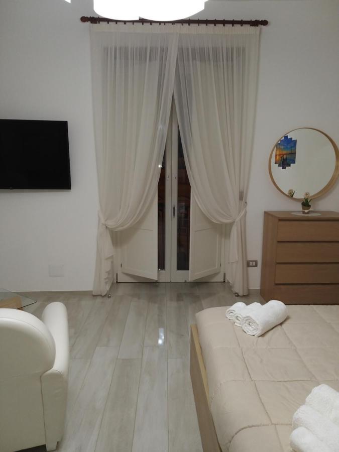 Al Teatro Verdi Luxury Apartment Salerno Exterior foto