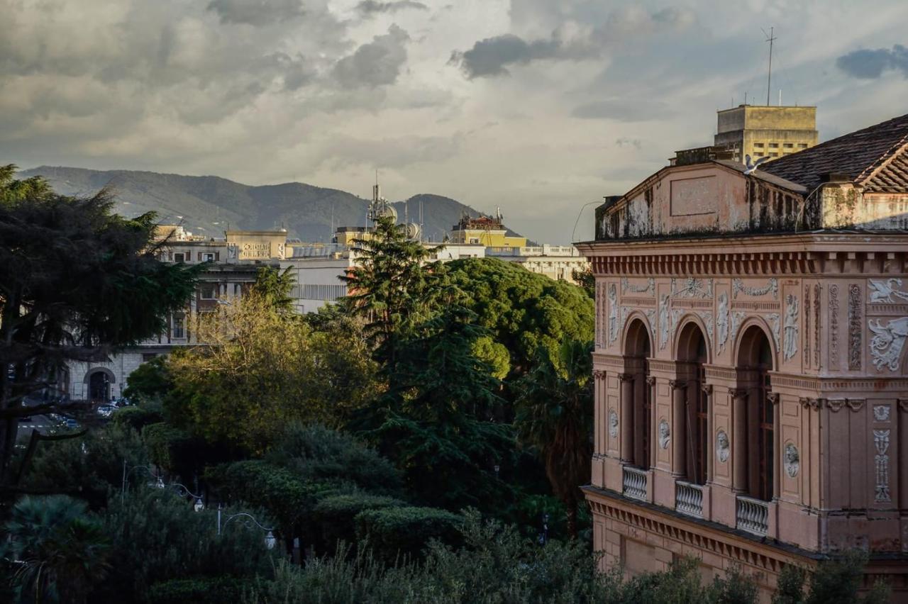 Al Teatro Verdi Luxury Apartment Salerno Exterior foto